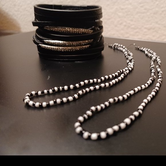 Swinging Loop Beads by PersonallyBowedbyCLB - Picture 9 of 12